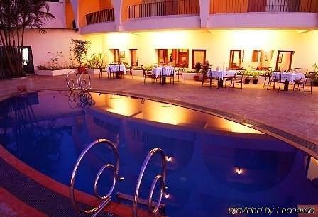 Sahil Sarovar Portico Лонавала Съоръжения снимка