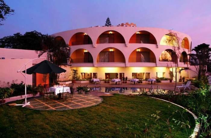 Sahil Sarovar Portico Лонавала Екстериор снимка