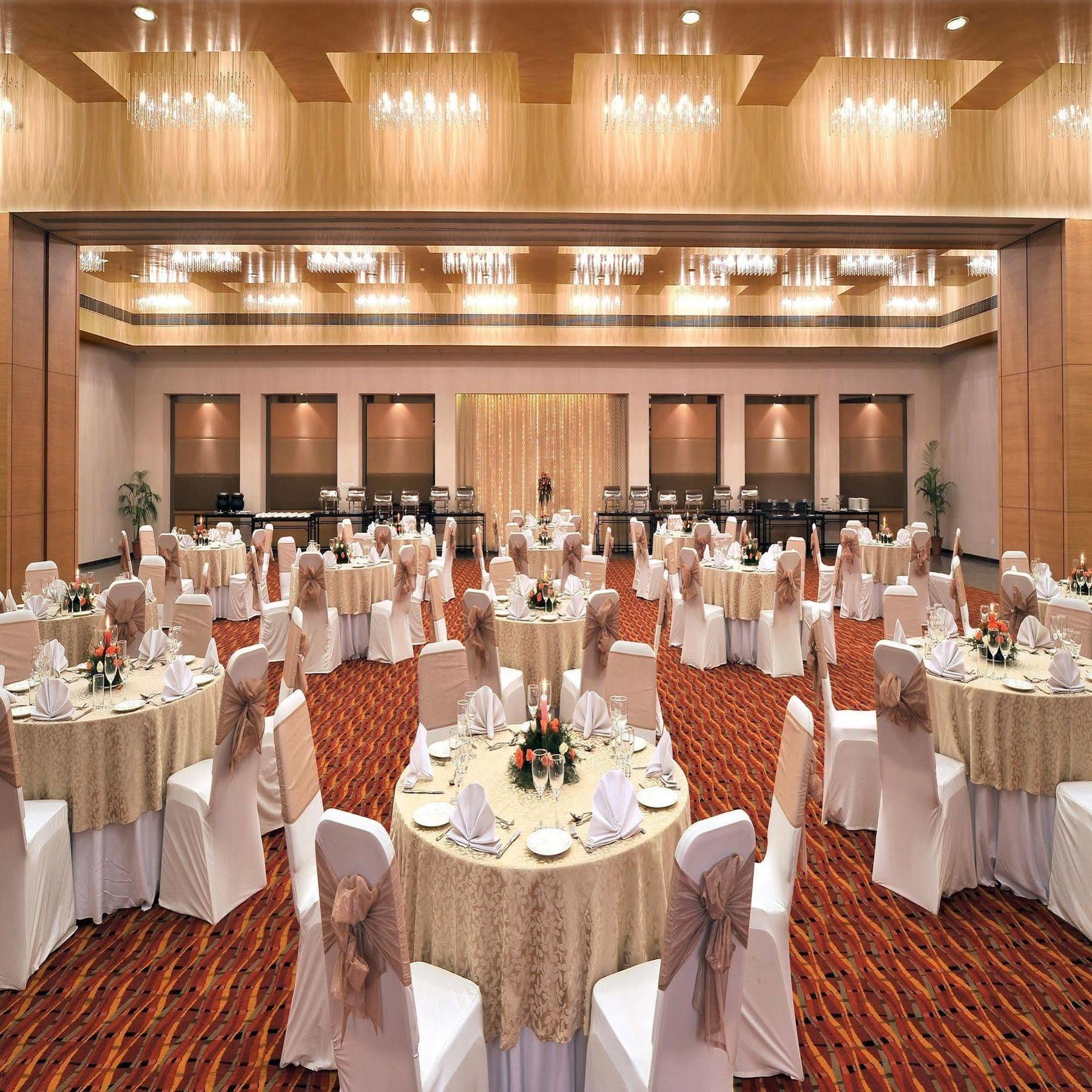 Sahil Sarovar Portico Лонавала Екстериор снимка