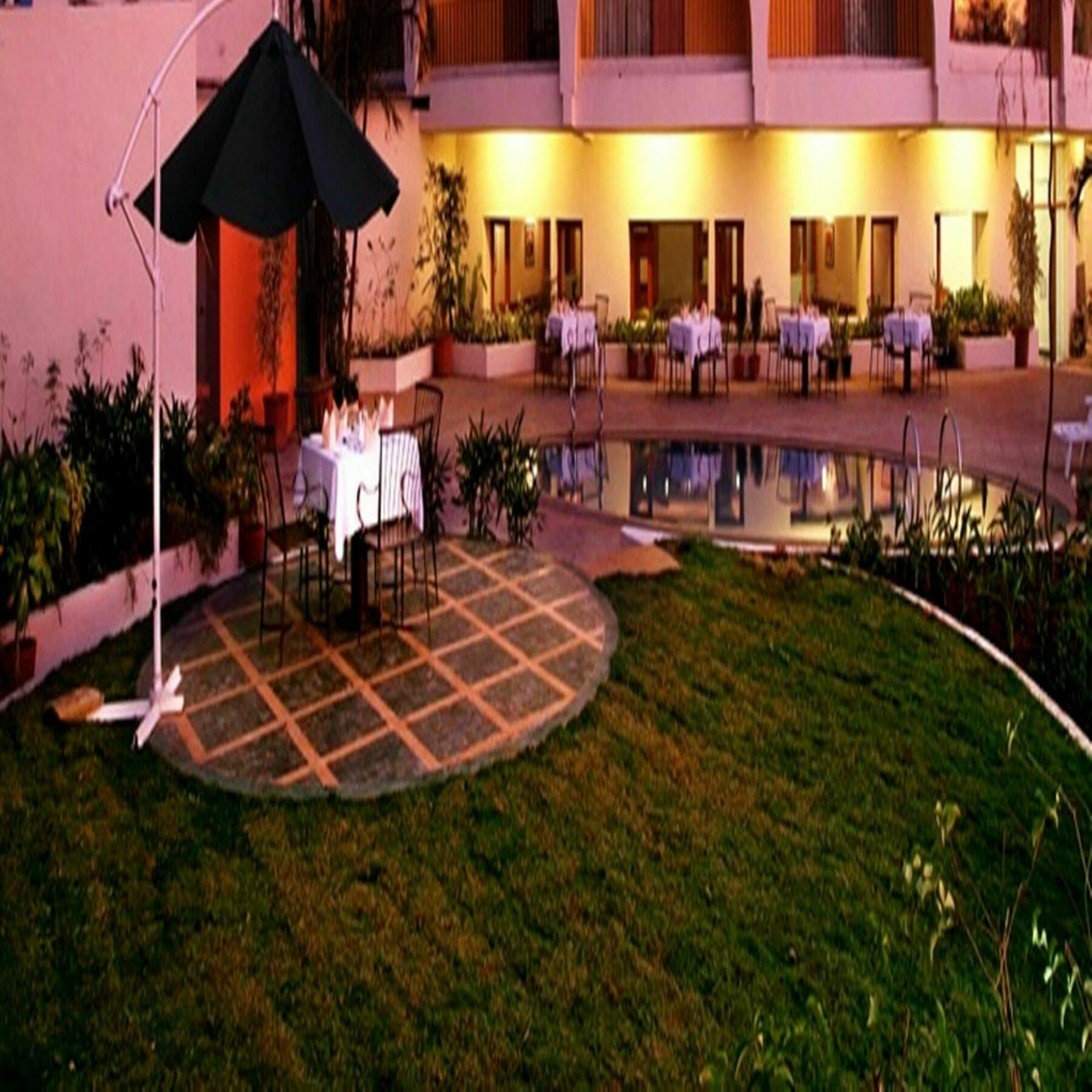 Sahil Sarovar Portico Лонавала Екстериор снимка